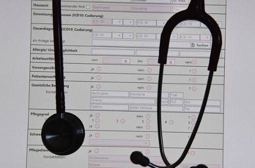 Eine elektronische Patientenakte können Versicherte im kommenden Jahr freiwillig anlegen lassen. (Symbolbild) Foto: dpa/Stefan Sauer