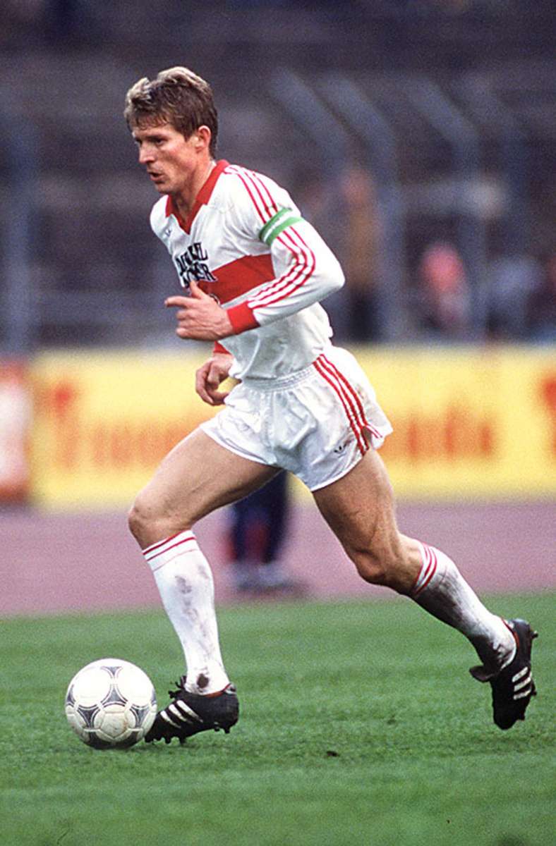 Karl-Heinz Förster wurde 1984 mit dem VfB deutscher Meister. Die Kapitänsbinde trug er von 1983 bis 1986 – er hatte sie von seinem Bruder Bernd übernommen.