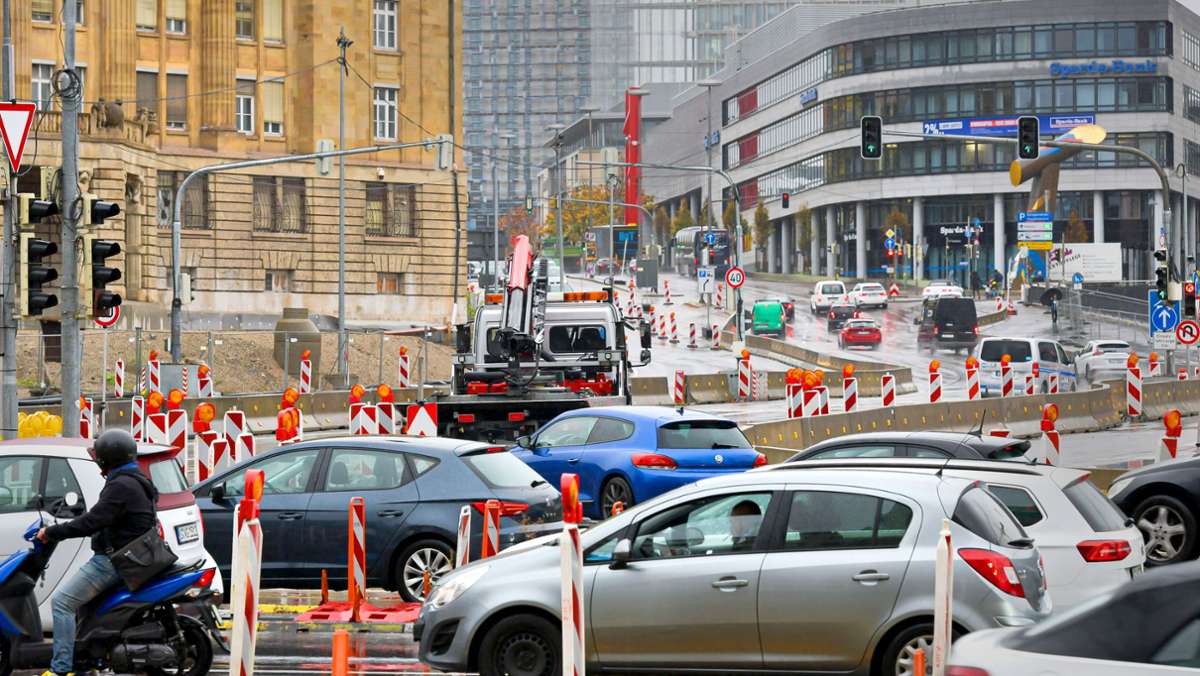 Verkehr in Stuttgart: Staus nerven Autofahrer und Passanten