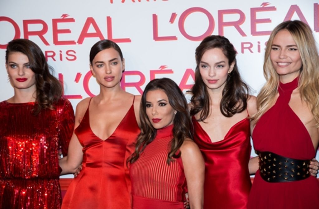 Eine schöner als die andere: Schauspielerin Eva Longoria (Mitte) posiert mit den Models Isabeli Fontana (von links nach rechts), Irina Shayk, Luma Grothe und Natasha Poly.