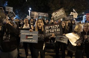Hunderttausend Menschen protestieren gegen Netanjahus Regierung