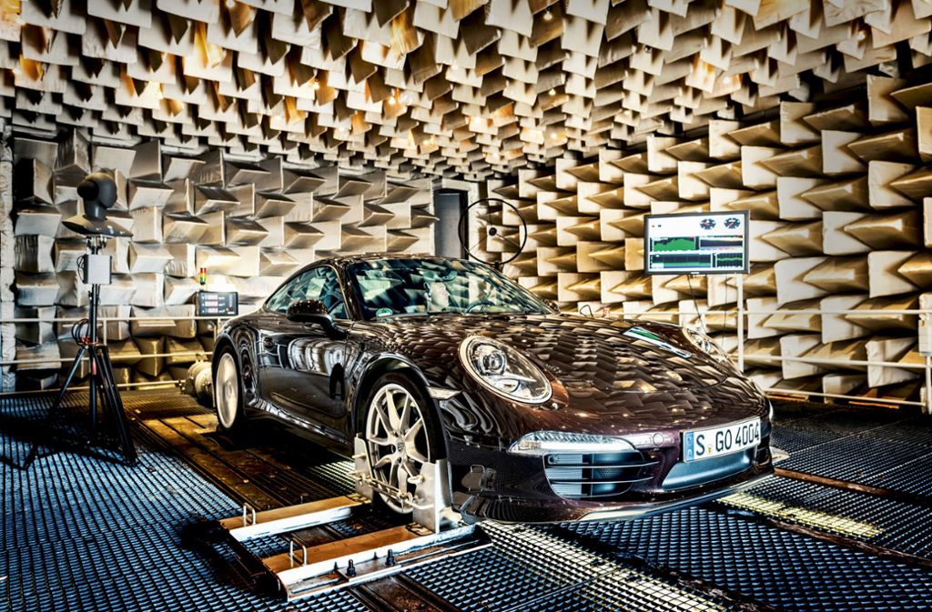 Im Akustiklabor, einer Art Tonstudio, wird das typische Porsche-Geräusch entwickelt.