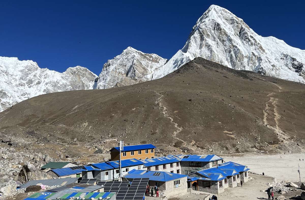Gorak Shep ist die letzte dauerhaft bewohnte Ortschaft vor dem Südaufstieg zum Mount Everest.