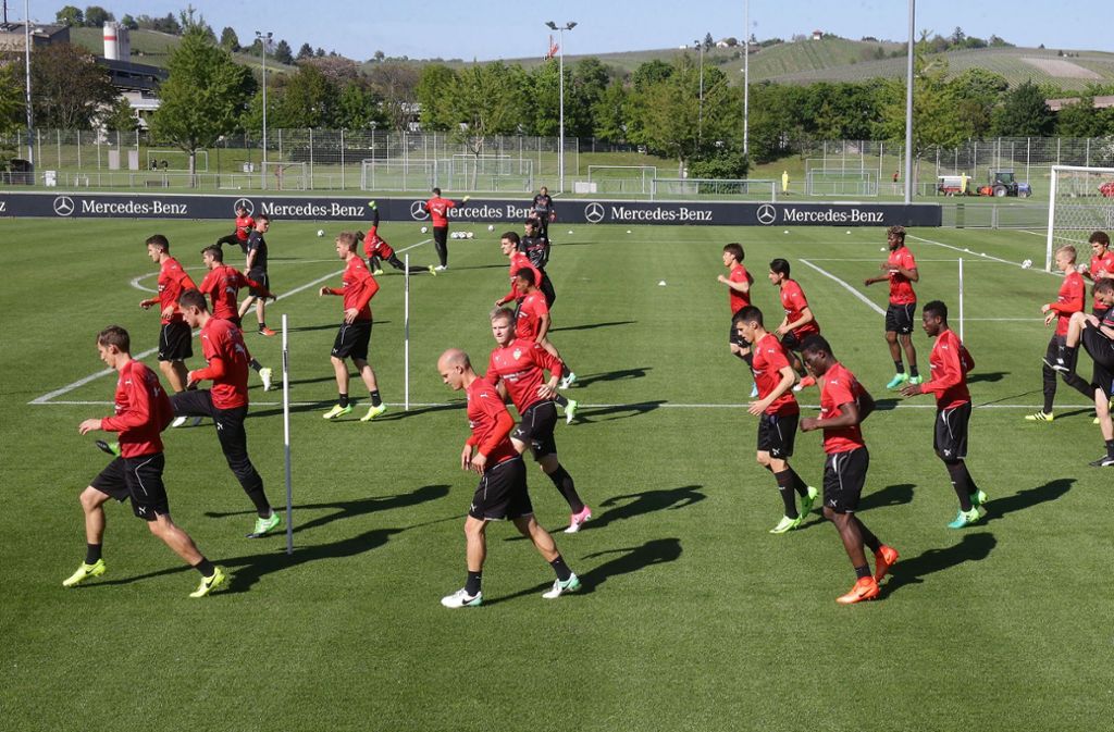 Die VfB-Mannschaft fokussiert bei der Übungseinheit