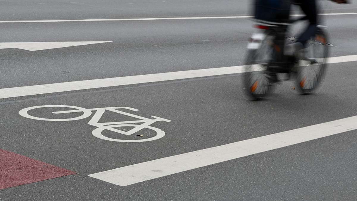 Fahrradunfall in Nürtingen: 72-jährige Autofahrerin übersieht Fahrradfahrer