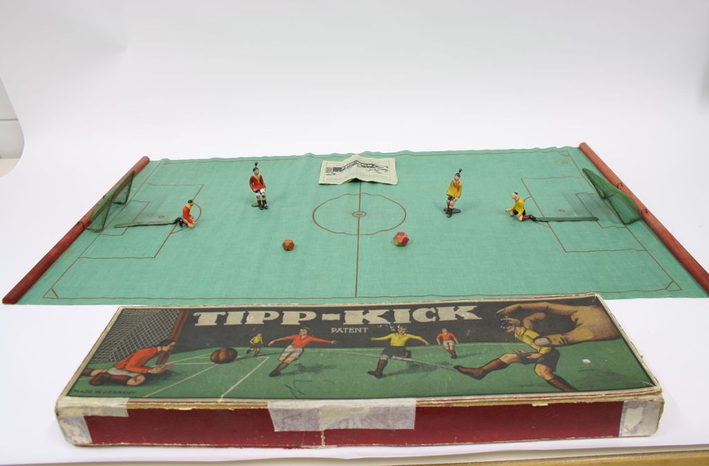 Und Toooor! 1921 erfand der Stuttgarter Möbelfabrikanten Carl Mayer das Tipp-Kick-Spiel.