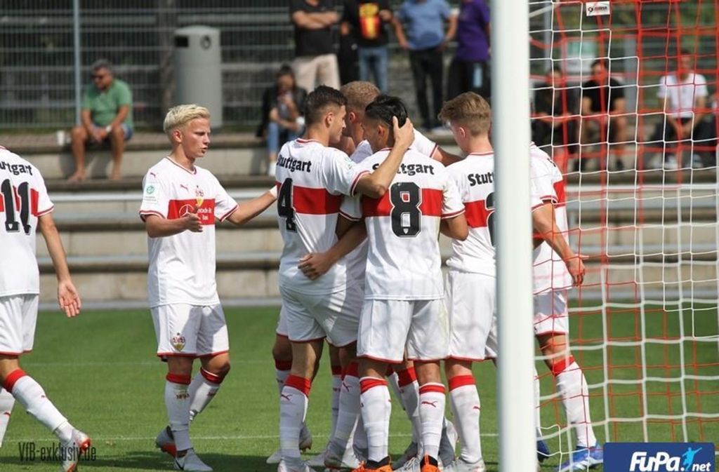 Am Sonntag sind die A-Junioren nun auswärts gefordert. Die Motivation ist groß. Schließlich haben die derzeit drittplatzierten Stuttgarter die Chance, Tabellenführer zu werden - mit einem Dreier beim punktgleichen Spitzenreiter in Mainz. Die Mainzer haben bislang ebenfalls erst ein Spiel verloren, am ersten Spieltag gegen Ingolstadt (0:2).