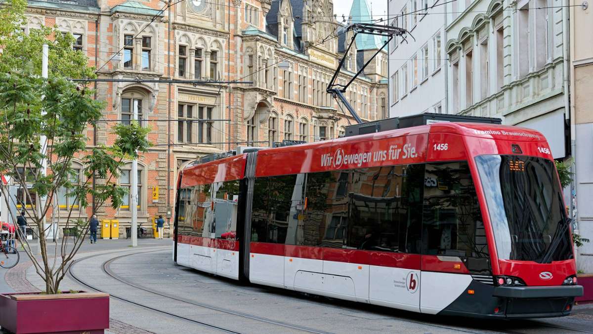 Kurioses aus Braunschweig: Zwei 23-Jährige kapern Straßenbahn - und nehmen Passagiere mit