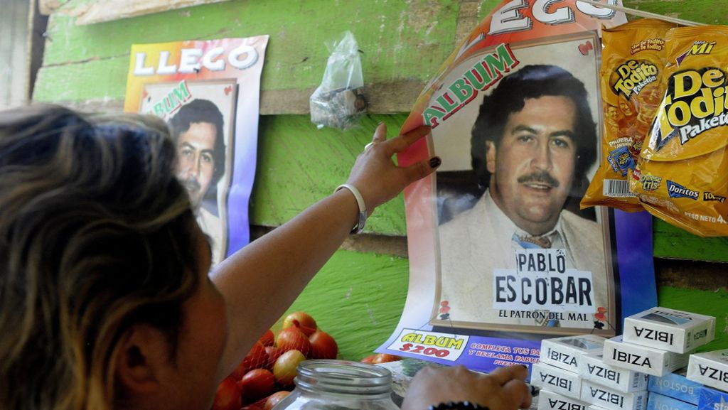  Ein Wohnhaus des kolumbianischen Drogenbarons Pablo Escobar in Medellín wird dem Erdboden gleich gemacht. Der Versuch, ein dunkles Kapitel der Stadt endlich hinter sich zu lassen. 