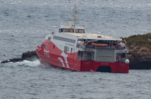 Die Fähre „San Gwann“ der Reederei FRS ist auf der kleinen Insel zwischen Ibiza und Formentera auf Grund gelaufen. Foto: dpa/Germán Lama