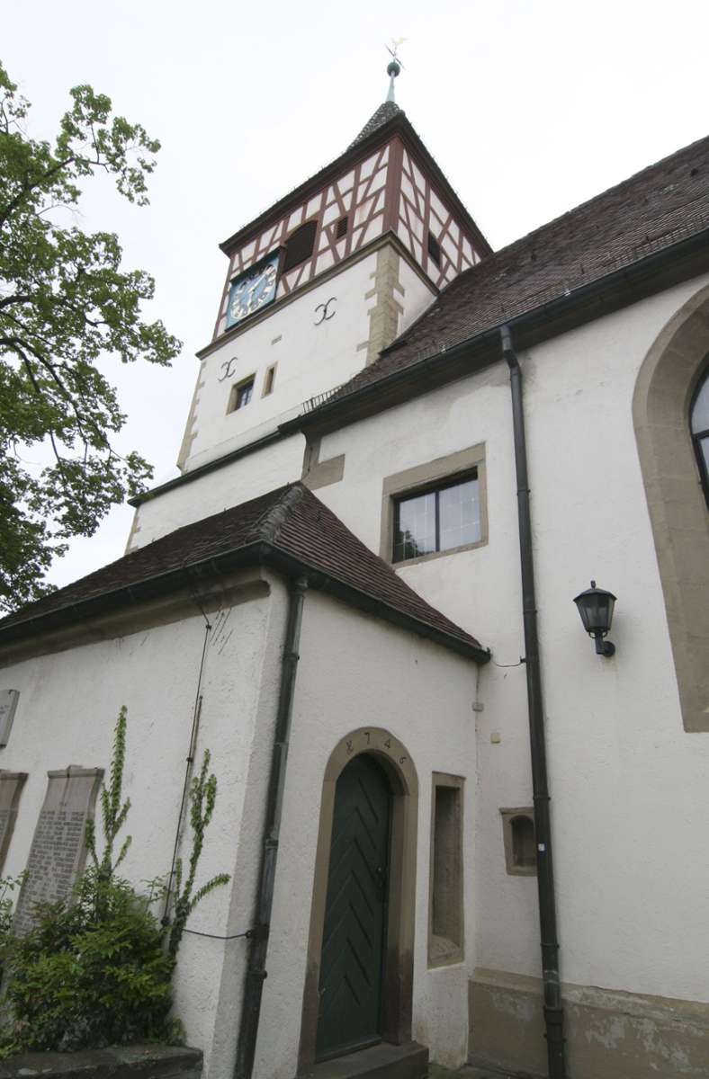 Die Weilimdorfer Oswaldkirche, wie sie heute aussieht, steht seit 1472 in der Ortsmitte. Davor gab es an derselben Stelle einen Vorgängerbau, der aus dem 12. Jahrhundert stammte. Ende des 16. Jahrhunderts wurde der Turm der Kirche durch einen Blitzschlag schwer beschädigt. Die Weilimdorfer bauten den Turm in nur fünf Monaten wieder auf.