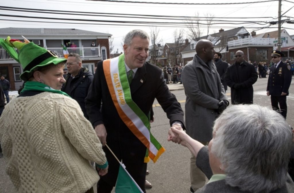 Der Stadtbürgermeister von New York, Bill de Blasio, war auch dabei. Hier in Queens.
