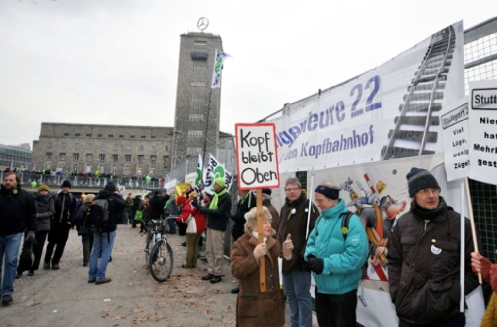 Am 23. Februar demonstrierten in Stuttgart Tausende Foto: dpa