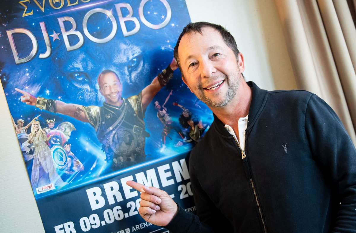 Anlässlich seines 30-jährigen Bühnenjubiläums geht DJ Bobo erneut auf Tour.