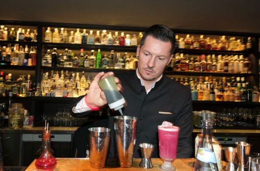 Uwe Heine vom Jigger & Spoon: „Alkoholhaltige Heißgetränke wurden in Bars schon in den 20er Jahren serviert.“ (Archivbild) Foto: Lichtgut/Michael Latz/Lichtgut/Michael Latz
