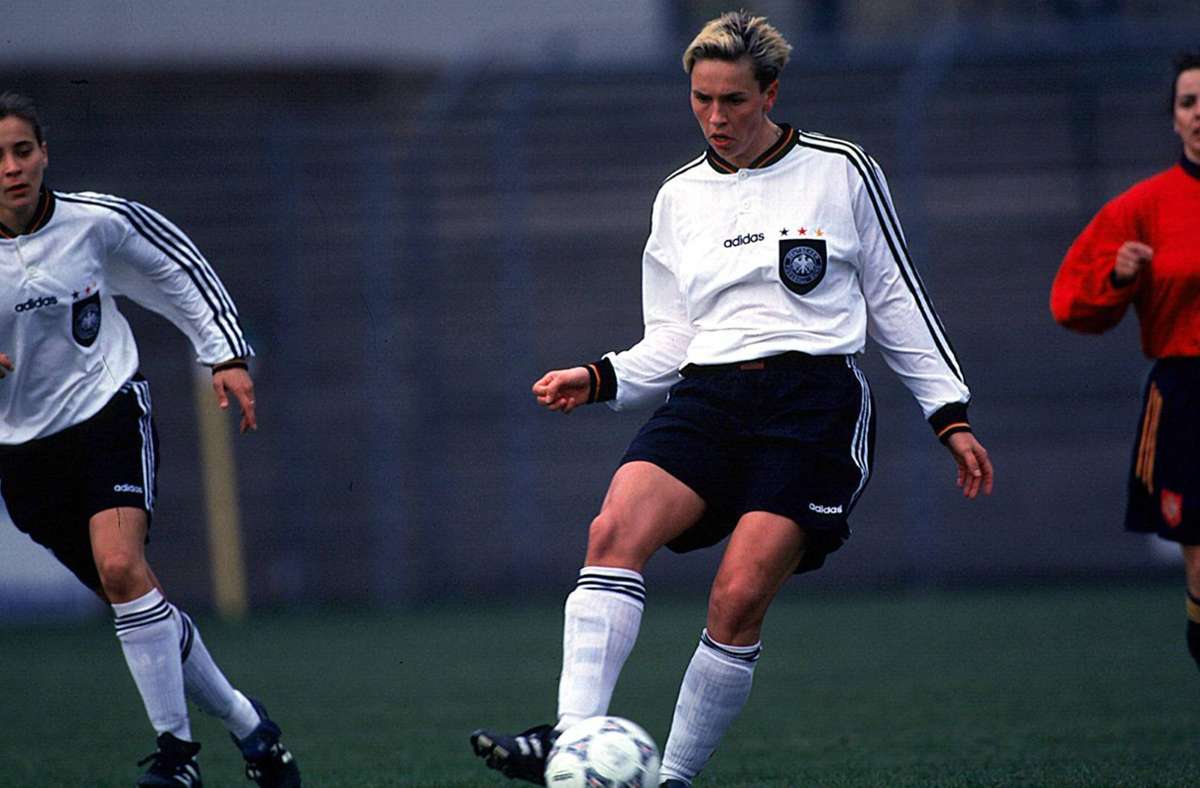 1997 holten die DFB-Frauen den EM-Titel in Oslo durch ein 2:0 im Finale gegen Italien. Sandra Minnert (Foto) erzielte das 1:0, Birgit Prinz erhöhte auf 2:0. Die Partie sahen nur 2221 Zuschauer.