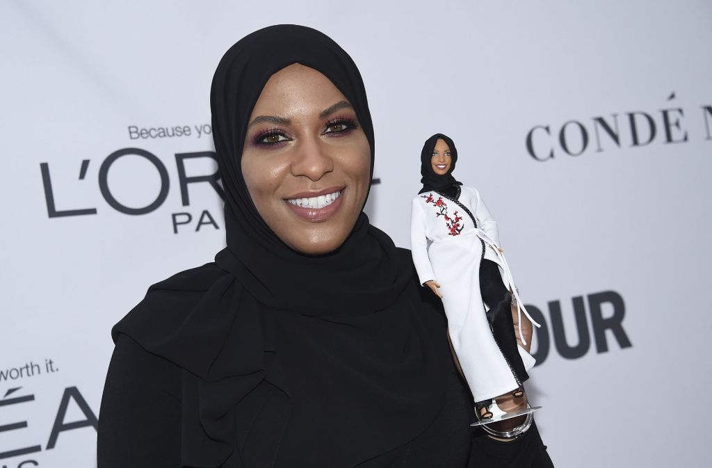 US-Hersteller Mattel hat die Fertigung einer Puppe angekündigt, die nach der amerikanischen Säbelfechterin Ibtihaj Muhammad entworfen wird.