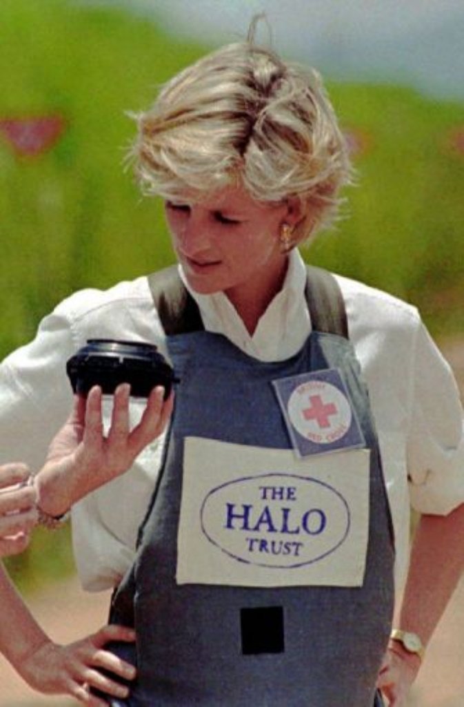 ... und die echte Prinzessin Diana 1997 in Angola.