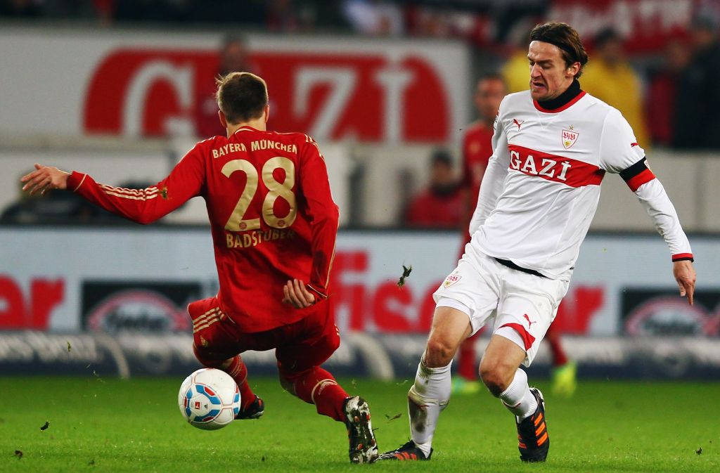 Bald Kollegen: Badstuber (li.) im Dezember 2011 gegen VfB-Kapitän Christian Gentner.