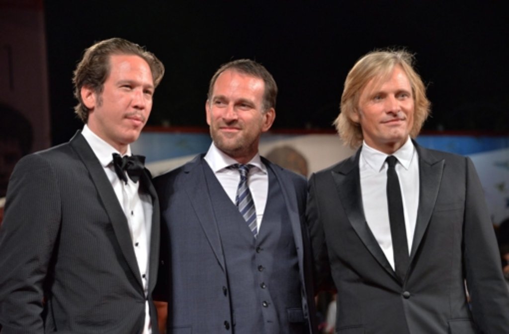 Von links: Reda Kateb, David Oelhoffen und Viggo Mortensen bei der "Loin des Hommes"-Premiere.