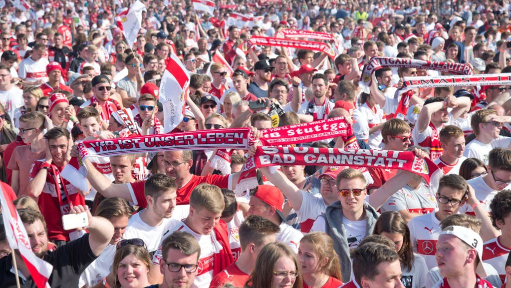 Aufstiegsfeier des  VfB Stuttgart: Fans hinterlassen  25 Tonnen Müll