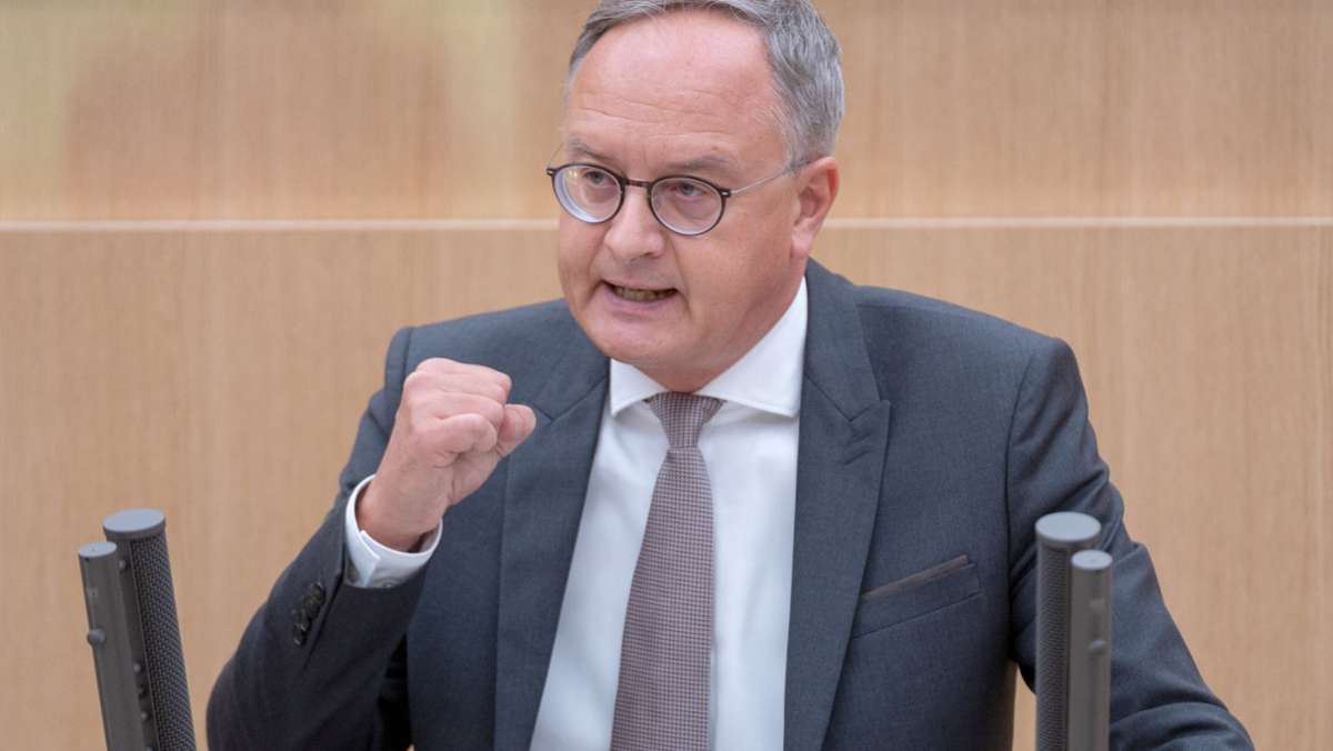 Ermittlungen gegen den Innenminister: SPD-Landeschef fordert Kretschmann zur Entlassung von Strobl auf