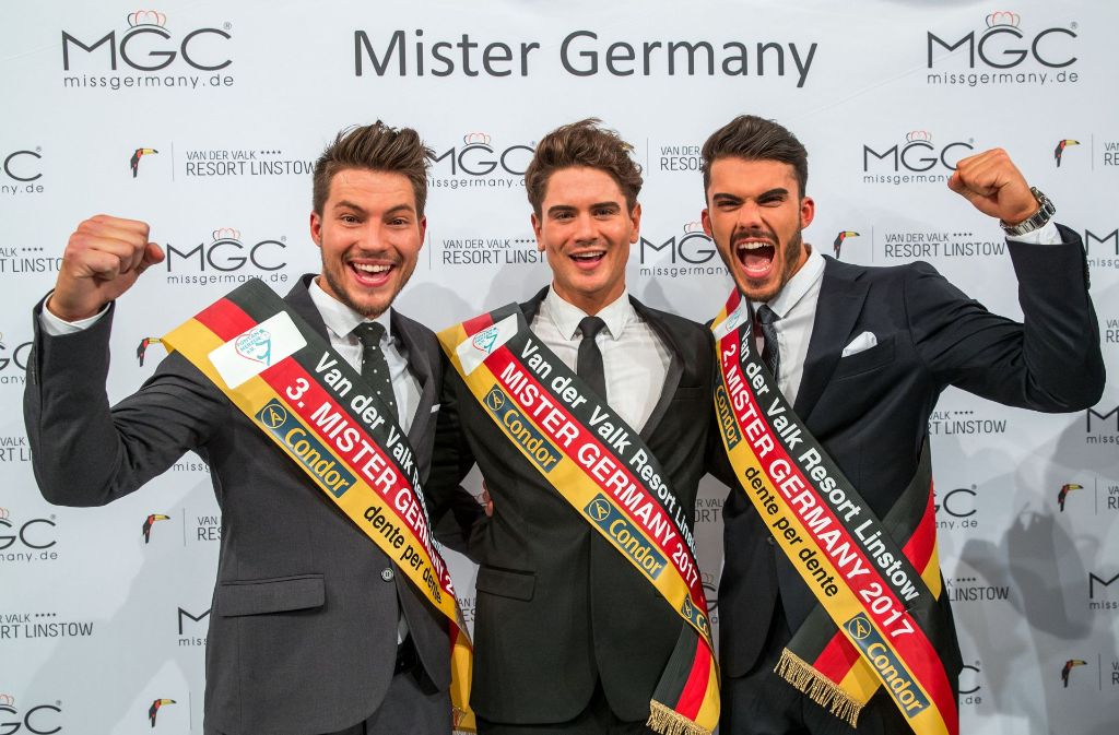 Die drei Schönsten: Sieger Dominik Bruntner (Mitte) mit dem Zweitplazierten Dustin Jobst (rechts) aus Herne (Nordrhein-Westfalen) und dem Drittplazierten Geraud Bergemann (links) aus Berlin.