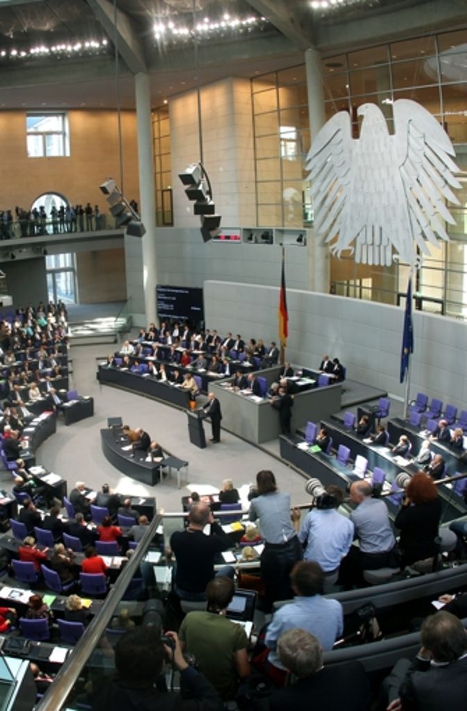Merkel zieht per Direktmandat in den Bundestag ein.