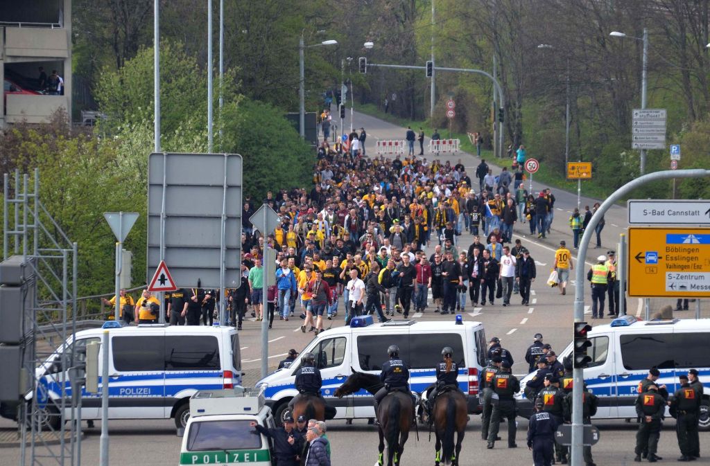 Der Einsatz rund um das Spiel des VfB Stuttgart gegen die SG Dynamo Dresden verlief laut Polizei ohne größere Vorkommnisse.
