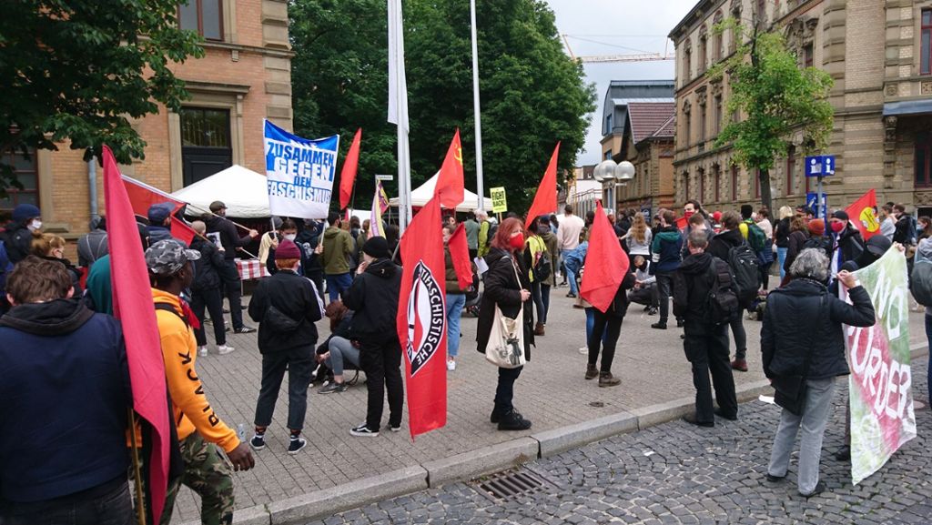 Anti-Rassismus Demo in Ludwigsburg: Teilnehmer beleidigen Polizisten