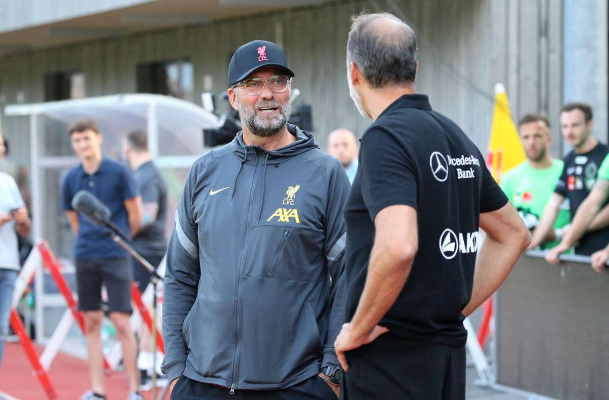 In der Sommervorbereitung misst sich der VfB mit dem FC Liverpool. Matarazzo nutzt die Begegnung zu einem Plausch mit dem früheren VfB-Fan Jürgen Klopp.