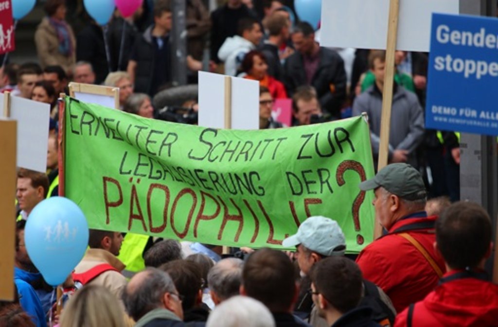Der Bildungsplan der grün-roten Landesregierung ist umstritten - am Samstag zeigten wieder hunderte Demonstranten in Stuttgart ihren Unmut. Foto: FRIEBE|PR/ Yannik Specht