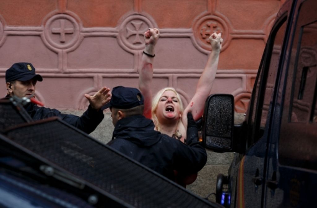 Femen-Aktivistinnen protestieren in Madrid gegen Abtreibungsgegner.