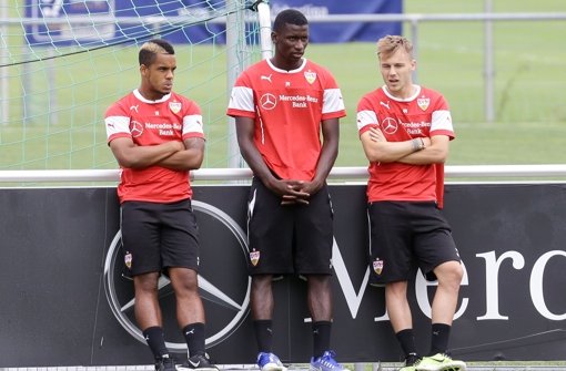 Die VfB-Profis Daniel Didavi (links), Antonio Rüdiger (Mitte, hier mit Alexandru Maxim) und Carlos Gruezo (nicht im Bild) bereiten sich in Stuttgart auf die Rückrunde vor. Foto: Pressefoto Baumann