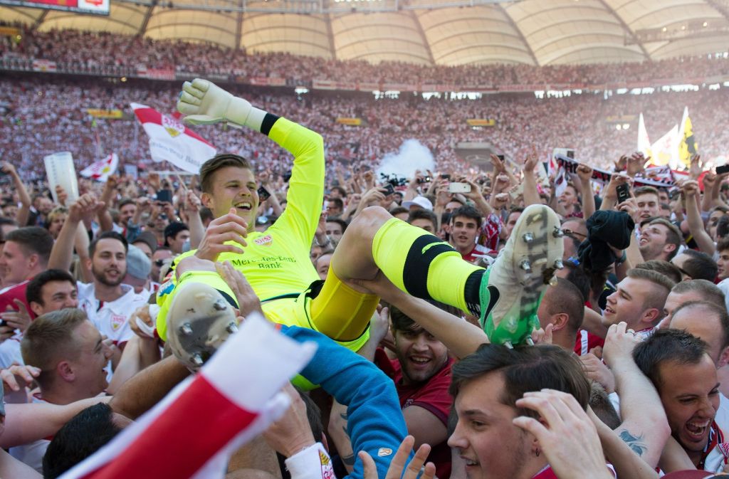 Am Sonntag noch getragen von den VfB-Fans, bald schon beim Confed-Cup in Russland: Mitch Langerak.