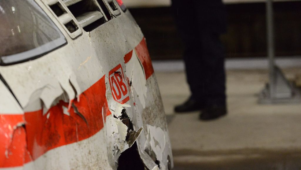 Unfall im Hauptbahnhof Stuttgart: ICE rammt gegen Prellbock