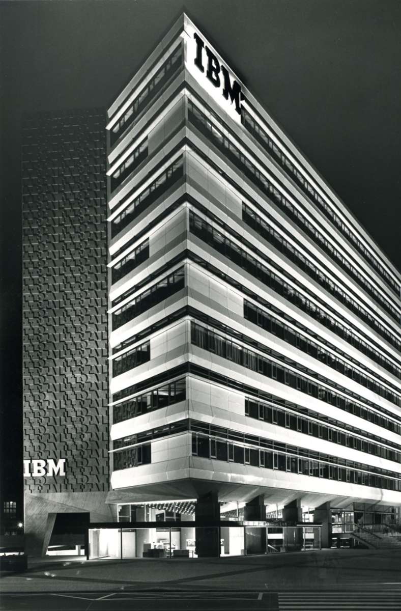 Hochhaus der IBM-Verwaltung am Ernst-Reuter-Platz in Berlin, 1960–1962