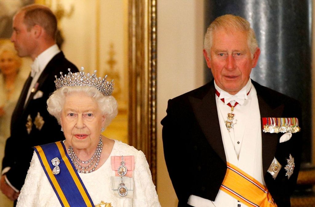 Königin Elizabeth II. mit Prinz Charles, Ende Oktober 2018.Erst wenn sie stirbt, wird Charles den Thron besteigen.