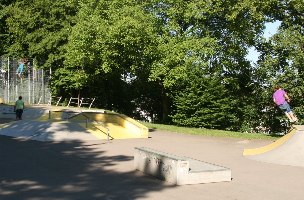 ... der Skatepark an der Altenburger Steige. Er lockt nicht nur Skateboardfahrer, ...