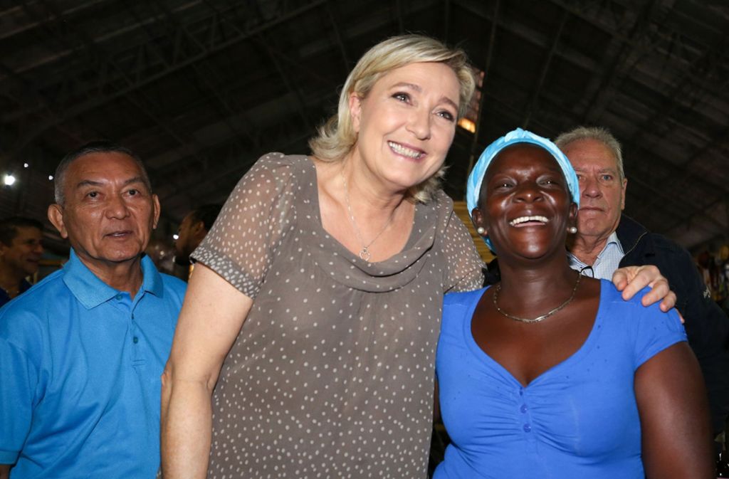 Marion Le Pen tut alles, um nicht als Rassistin zu gelten. Hier besucht sie in Cayenne einen Markt.