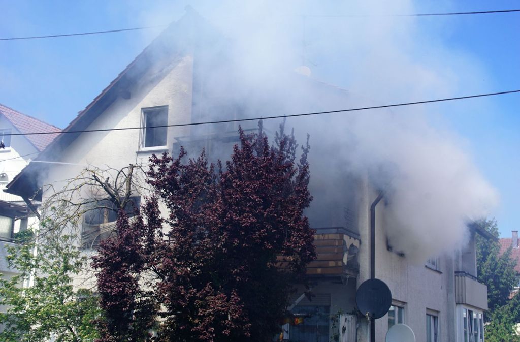 Bei dem Brand in einem Mehrfamilienhaus in Bernhausen (Kreis Esslingen) ...
