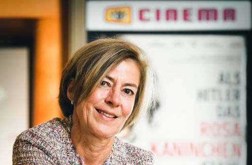 Karin Fritz vor dem Cinema Foto: Filmbüro Baden-Württemberg/Frank von zur Gathen