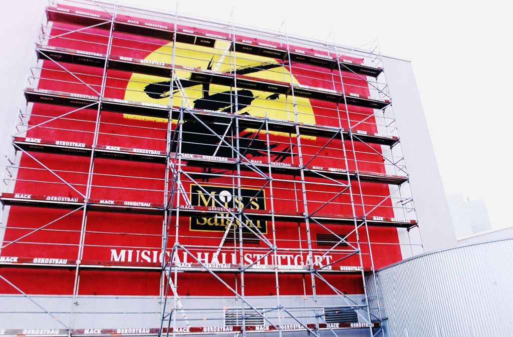 Das Musical-Logo kommt 1994 auf die Theaterfassade.