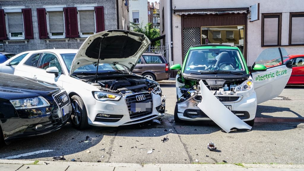Stuttgart-Ost: Schwerer Unfall mit drei beteiligten Autos