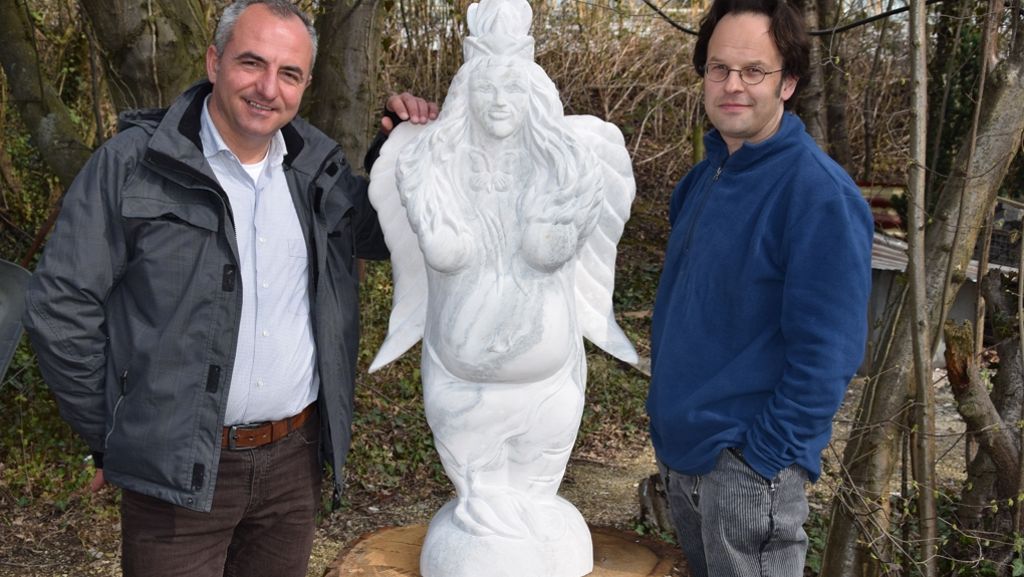 Albanischer Bildhauer in Stuttgart-Vaihingen: Ein Engel als Dankeschön und Erinnerung
