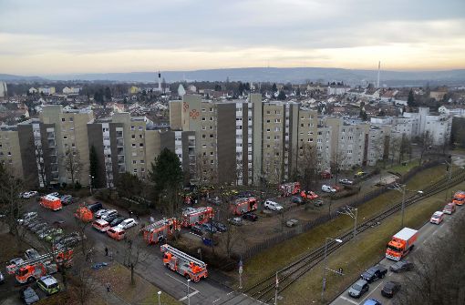 Die Feuerwehr ist mit einem Großaufgebot im Einsatz gewesen. Foto: Andreas Rosar Fotoagentur-Stuttg