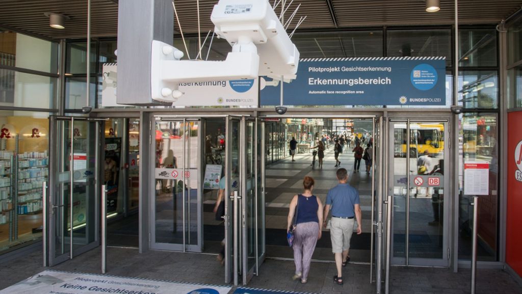 Automatische Gesichtserkennung an Berliner Bahnhof: Probelauf für die totale Überwachung?