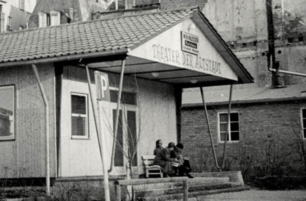 Hier fängt 1958 alles an: Das erste Privattheater, eine Hohlzbaracke in Stuttgart in der Brennerstraße im Leonhardsviertel.