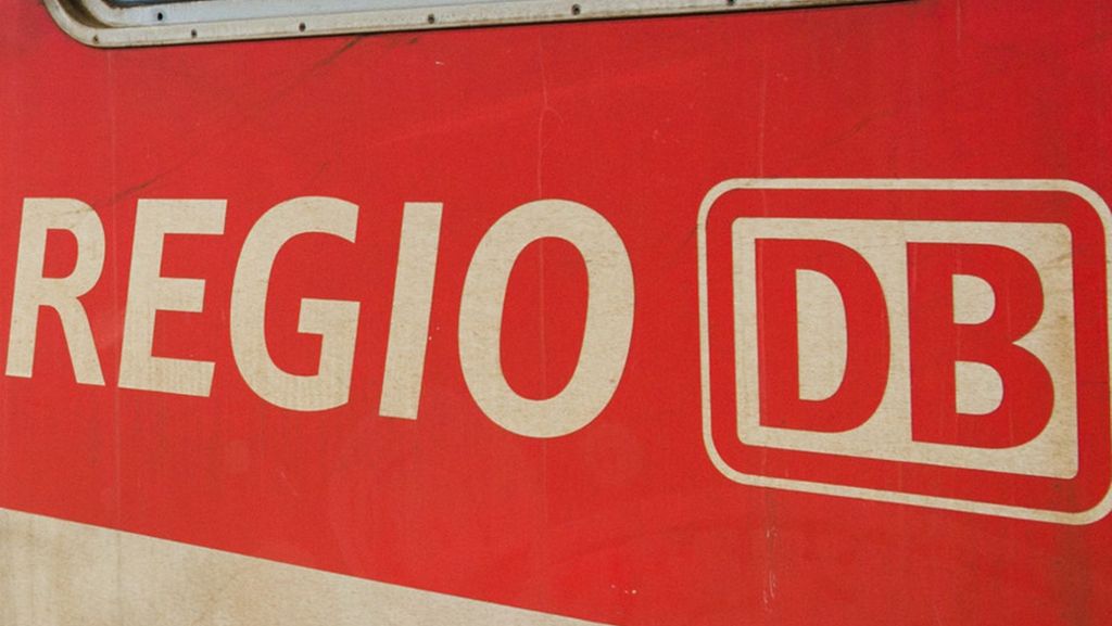  Der überfüllte Regionalzug, der den CDU-Landtagsabgeordneten Siegfried Lorek zu einer Anfrage an die Regierung veranlasst hat, war kein Zug des Unternehmens Go-Ahead, teilt das Verkehrsministerium mit – sondern einer der DB-Regio. 