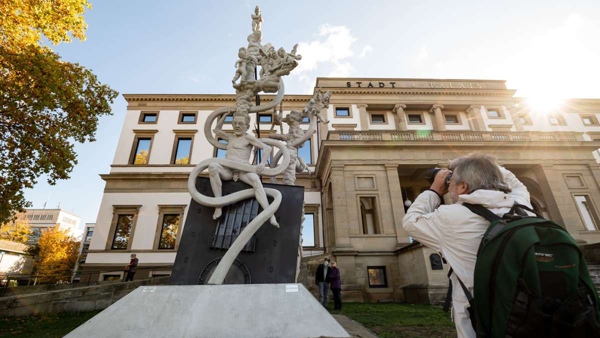  Peter Lenks S-21-Skulptur vor dem Stadtpalais kommt gut an, weil sie die Mächtigen lächerlich macht. In die Kunstgeschichte wird sie aber vermutlich nicht eingehen. 